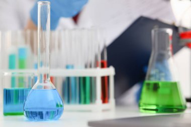 Kimya endüstrisi ampul mavi kırmızı ile