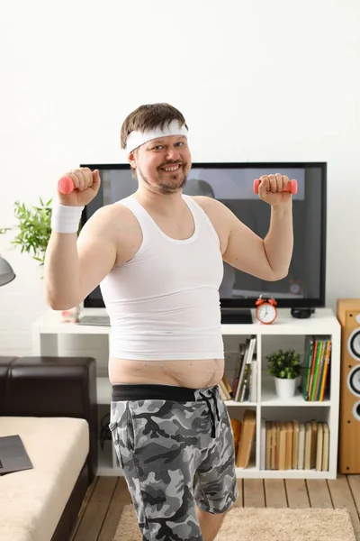 Ung attraktiv man bedriver fitness — Stockfoto