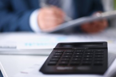 Siyah hesap makinesi ve mali istatistikler