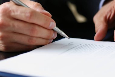 Erkek kol takım elbise ve kravat kısaltıldı formu doldur