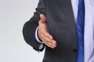 Takım elbiseli adam ve vermek el Merhaba olarak bağla