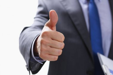 Erkek Tamam gösterilen el veya işareti ile onaylayın