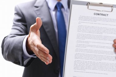 Takım elbiseli adam ve vermek el Merhaba olarak bağla