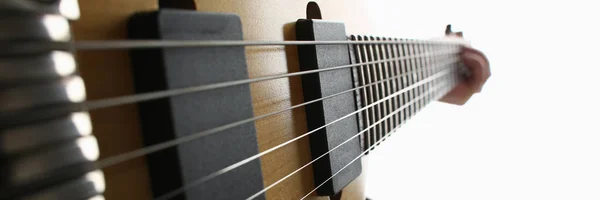 Guitarra eléctrica de madera de forma clásica con cuello de palo rosa — Foto de Stock