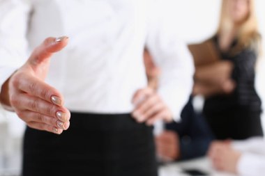 İş kadını sunuyoruz Merhaba, gibi titremeye el