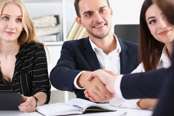 Smiling arab man in suit shake hands — Stock Photo, Image