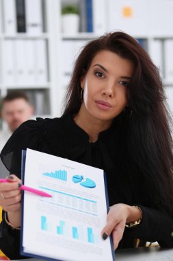 Kadın kol Haritayı istatistikleri grafik şişirmek için kırpılmış