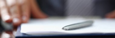 Erkek takım elbise teklif Sözleşme formunda kolundan