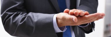 İşadamı için bir seminerde alkışlar