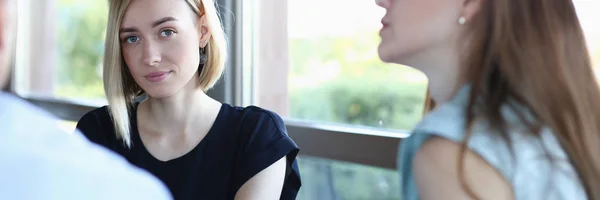 Geschäftstreffen in einem Café — Stockfoto