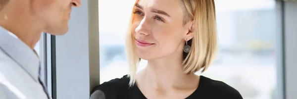 Young beautiful man and woman meet in cafe business — Stock Photo, Image