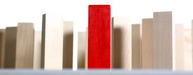 Bir kırmızı kazanan piyango ahşap blok satır