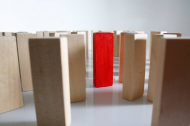 Bir kırmızı kazanan piyango ahşap blok satır