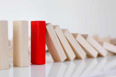 Bir kırmızı kazanan piyango ahşap blok satır