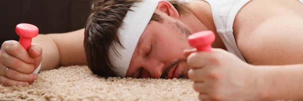 A young man was engaged in fitness at home — Stock Photo, Image