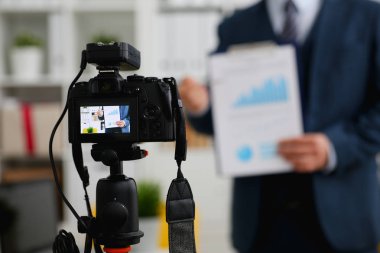 Erkek takım elbise ve kravat istatistikleri grafik panelini göster