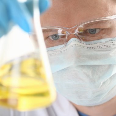 Genç cerrah kimyager doktor portresi