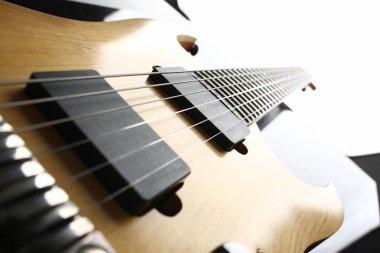 Gül ağacı boyun ile klasik şekli ahşap elektro gitar