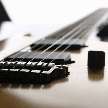 Gül ağacı boyun ile klasik şekli ahşap elektro gitar