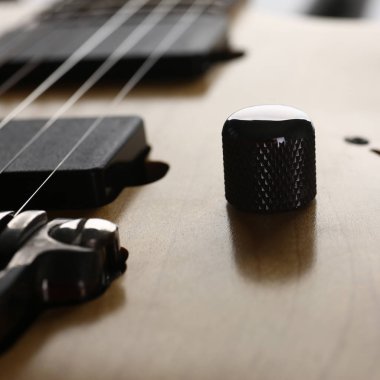 Gül ağacı boyun ile klasik şekli ahşap elektro gitar