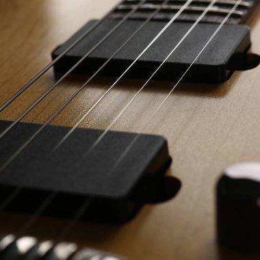 Gül ağacı boyun ile klasik şekli ahşap elektro gitar