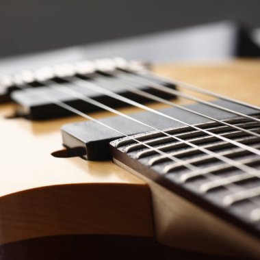 Gül ağacı boyun ile klasik şekli ahşap elektro gitar