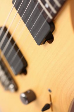 Gül ağacı boyun ile klasik şekli ahşap elektro gitar