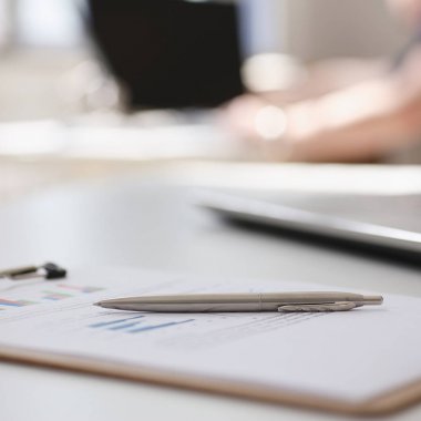 kağıt belge diyagram üzerinde kalem yalan