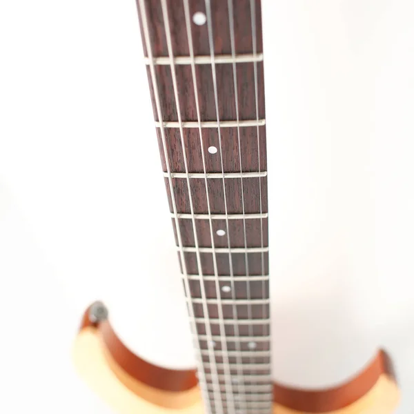 Guitare électrique classique en bois avec col en palissandre — Photo