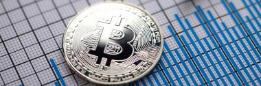 Gümüş kalem ile sikke kripto para bitcoin