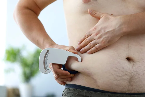 Mesurer le ventre obèse — Photo