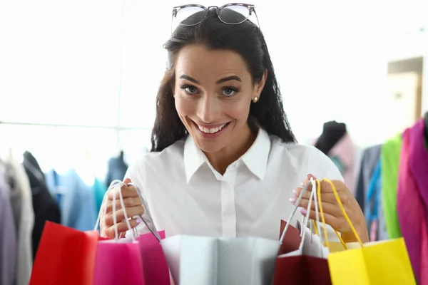 Freudig positives Weibchen — Stockfoto