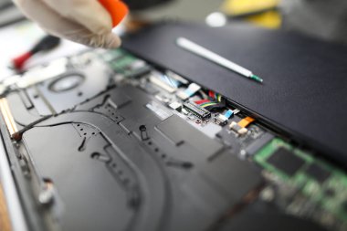 Dizüstü bilgisayar donanım bakımı ve onarımı