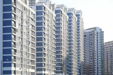 Yüksek binalı şehir manzarası