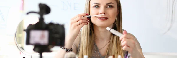 Kobieta wideo blogger Streaming Beauty tutorial — Zdjęcie stockowe