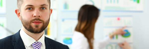 Умный менеджер в офисе
