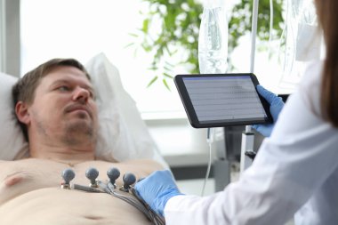 Klinikte yüksek teknoloji tıbbi tedavi