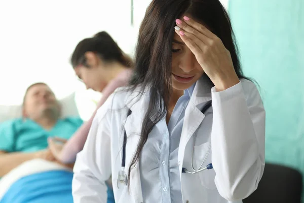 Médico en bata de medicina — Foto de Stock