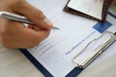 Kişisel bilgileri yazan adam