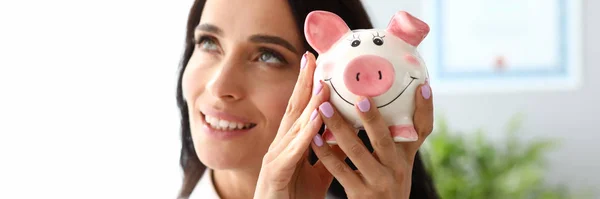 Woman and ceramic figure — Stock Photo, Image