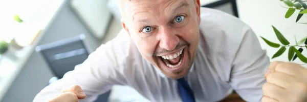 Man winner in office — Stock Photo, Image