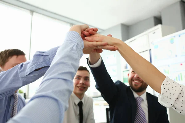 Bersama-sama pekerja tim di pertemuan di kantor . — Stok Foto