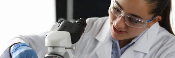 Lab expertise and sterile material — Stock Photo, Image