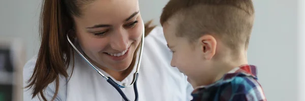 Little child in clinic office — 스톡 사진