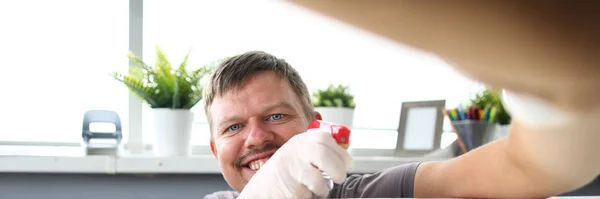 Smart smiling cleaner — Stock Photo, Image