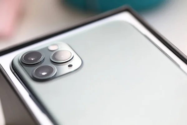 Κάμερα από νέο γκρι smartphone closeup — Φωτογραφία Αρχείου