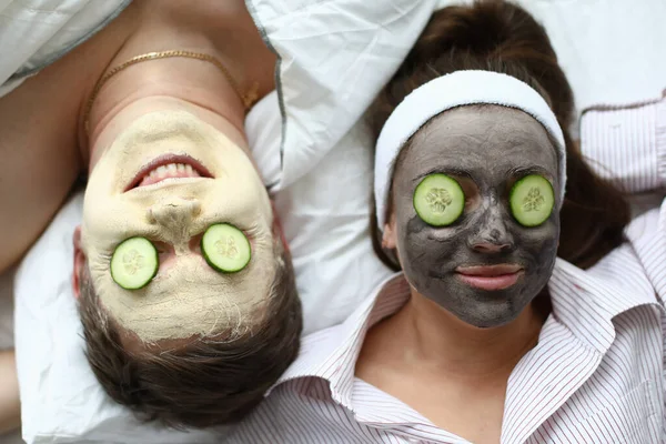 Sonriente y relajado cónyuge — Foto de Stock