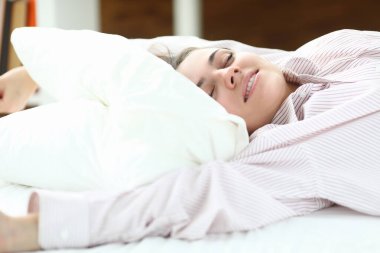 Bayan uyandıktan sonra