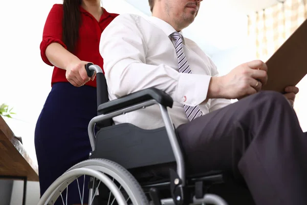 Звіт про підготовку чоловіків з інвалідністю — стокове фото