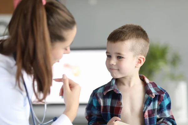 Atmosfera amichevole in clinica — Foto Stock